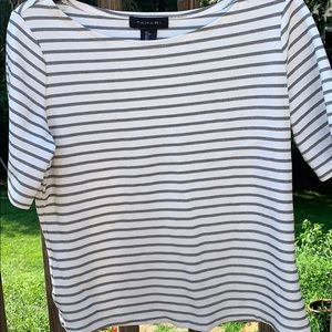 TAHARI Short sleeve blouse
